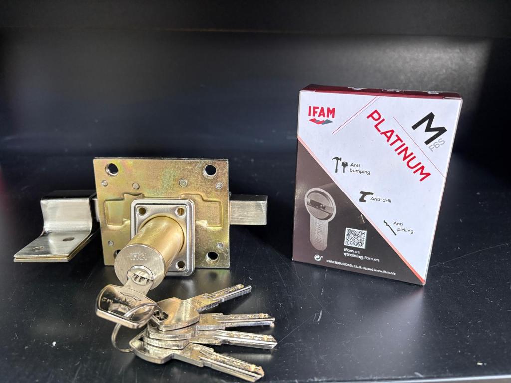 Parte trasera del cerrojo IFAM Platinum M F6S, vista del mecanismo interior.